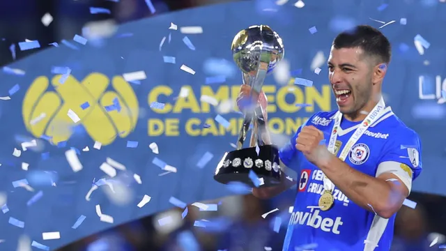 Mónaco inicia conversaciones con Cruz Azul por Erik Lira tras la puja del Al Jazira y Real Betis