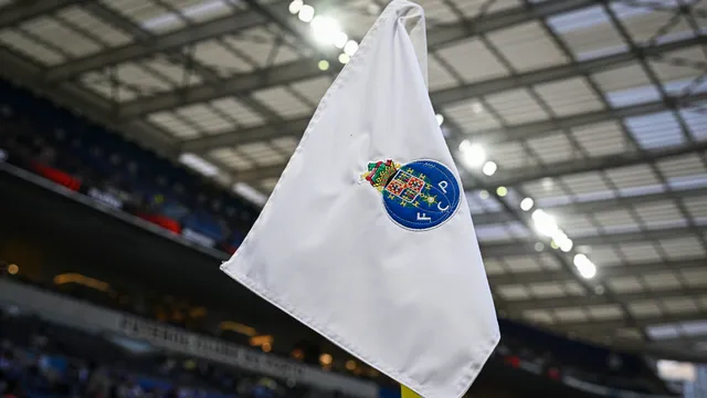 El FC Porto le pone fecha límite a la negociación con el AC Milan por Santiago Giménez