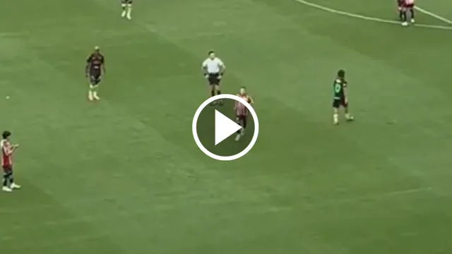 El Piojo Alvarado vivió un momento tenso en Chivas: afición pide a Iván Alonso traerlo a Cruz Azul