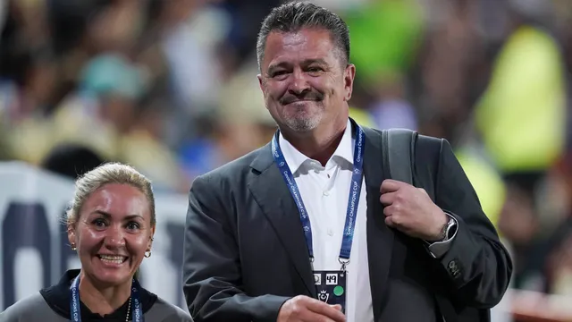 Carlos Hermosillo es contundente con Erik Lira tras rechazar al Al Jazira: "Un jugador así..."