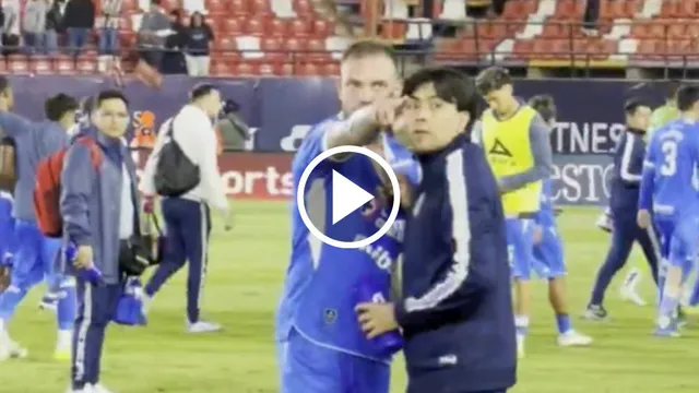 Rodolfo Rotondi tuvo un gesto con un pequeño fan de Cruz Azul tras la victoria ante San Luis.