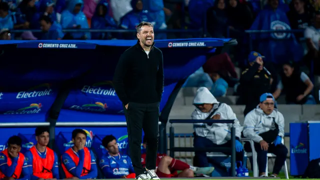 Larcamón rompe el silencio y habla claro a los “olvidados” de Cruz Azul rumbo a la Leagues Cup