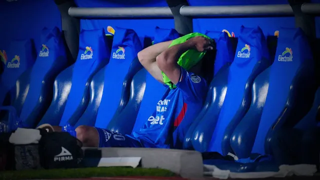 Revelan por qué José Paradela sale siempre de primer cambio en Cruz Azul.