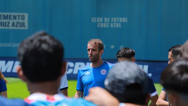 Iván Alonso se refirió a los posibles fichajes de Cruz Azul en el mercado de pases.
