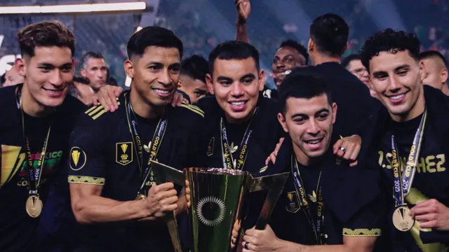 La playera de uno de los campeones cementeros de Copa Oro será exhibida en Europa.
