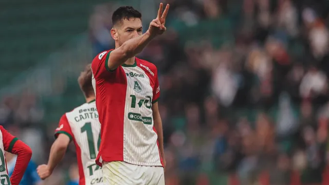 César Montes atraviesa un presente complicado en el inicio de la temporada en Rusia.