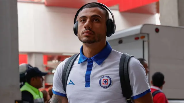 Giorgos Giakoumakis reapareció en Cruz Azul tras irse sin permiso