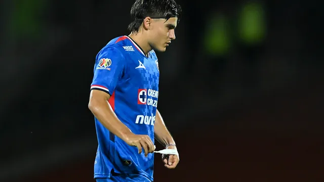 Luka Romero será baja en Cruz Azul tras ver la cartulina roja.
