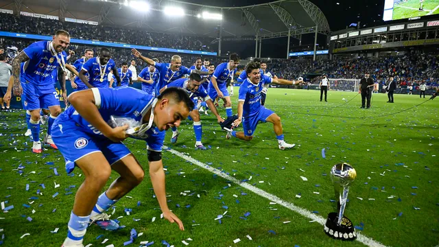 Plantel de Cruz Azul echa sal en la herida del Toluca tras ganarles el Campeón de Campeones