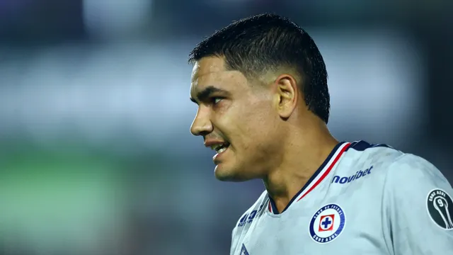 El Toro Fernández y su renovación mantienen en vilo a la afición de Cruz Azul.