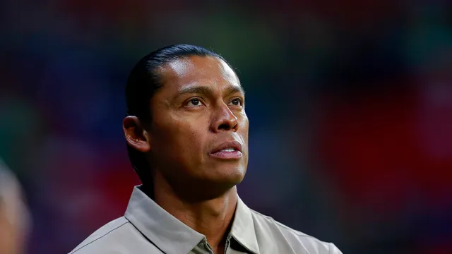 La contundente decisión de Joel Huiqui tras perder su primer partido como DT de Cruz Azul