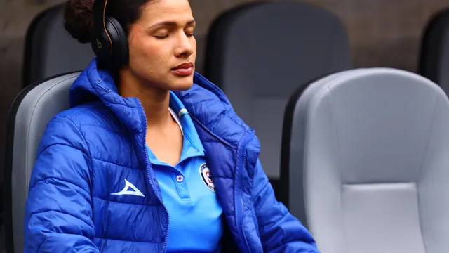 Aerial Chavarin se despidió de Cruz Azul Femenil con e corazón en la mano.