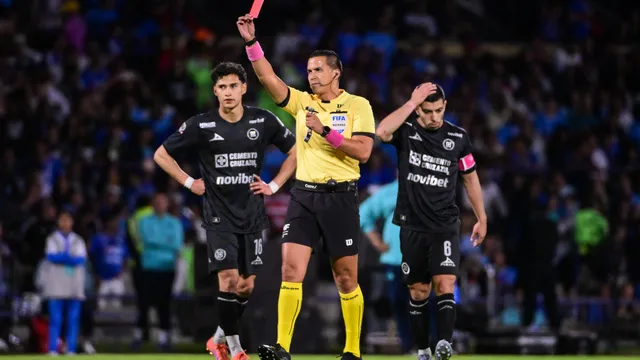 Cruz Azul quiso vetarlo de la final de Liga MX y ahora volverá a dirigirlo en el Apertura 2026.