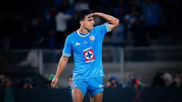 El argentino se refirió a la competencia interna que se vive en Cruz Azul.