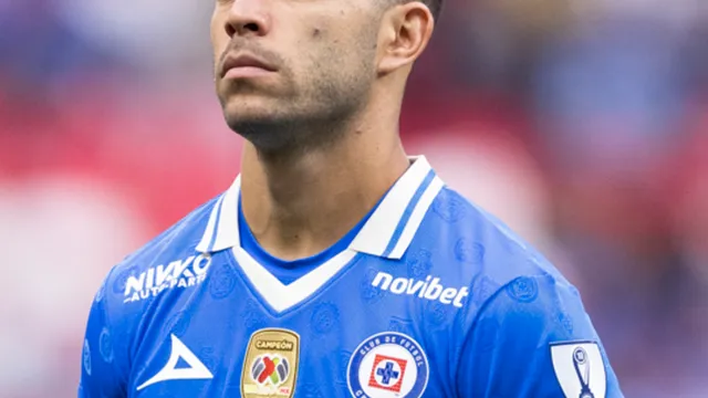 Erik Lira estaría en el podio: su venta al Al Jazira entraría en las más caras de Cruz Azul