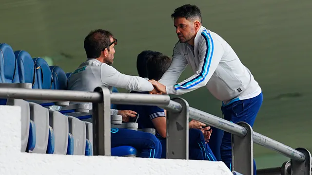 Cruz Azul pagó un dineral por él y Nicolás Larcamón no le da casi minutos.