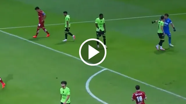 Lo que le faltaba a Sebastián Jurado: Se pelea con un compañero en pleno campo ante Toluca