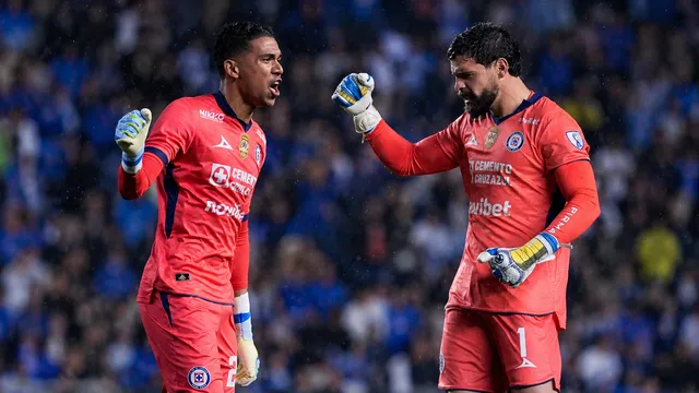 Dos porteros para un solo lugar dentro del campo.