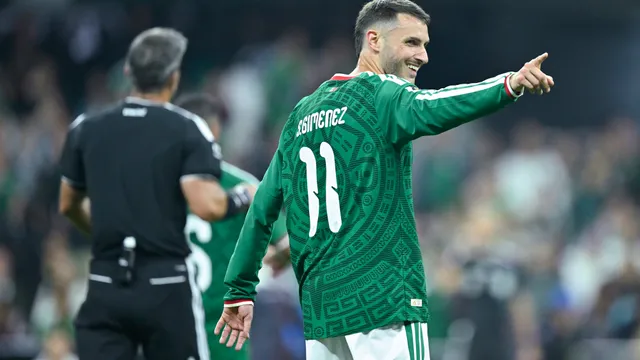 Santiago Giménez rompió el silencio: esto dijo de los memes que generó su lesión con México