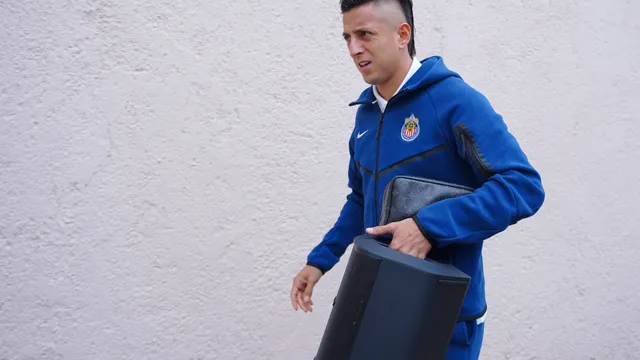 Chivas de Guadalajara tomó una decisión por el Piojo Alvarado que NO gustará a Cruz Azul