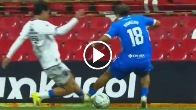 La acción que hizo explotar al DT de Puebla contra Cruz Azul: pidió la roja para Luka Romero