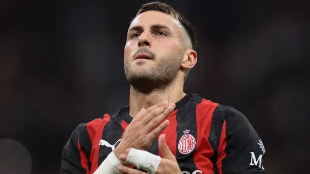 El partido del año para Santi Giménez: ¿Cómo ver el Milan vs. Napoli?