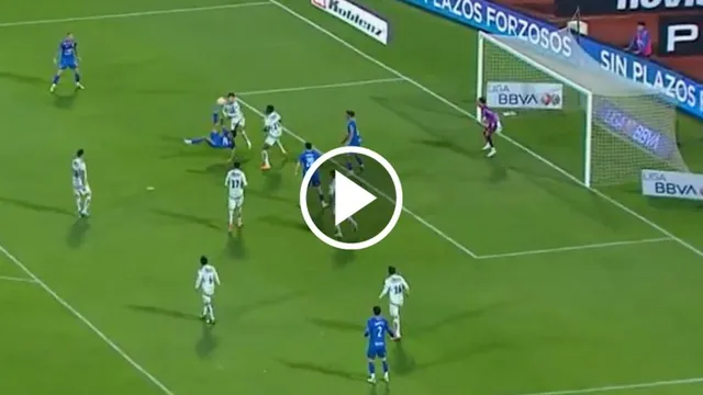 El ex Rayados estuvo a punto de marcar un golazo.