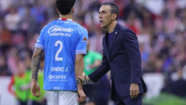 ¿Lío a la vista? Vicente Sánchez hizo lo que olvidó Larcamón y Jorge Sánchez se lo agradece