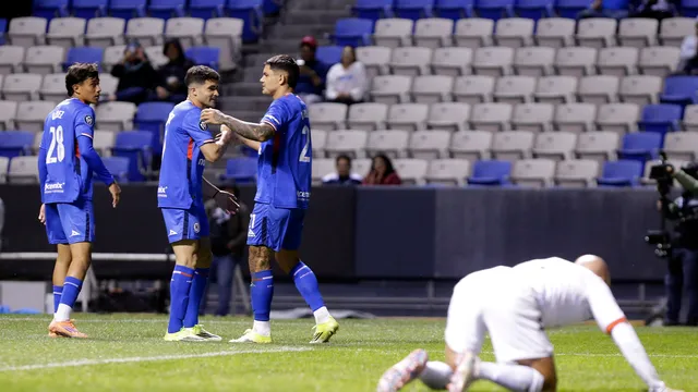 Ambos delanteros están en la mira por su baja producción goleadora en Cruz Azul.