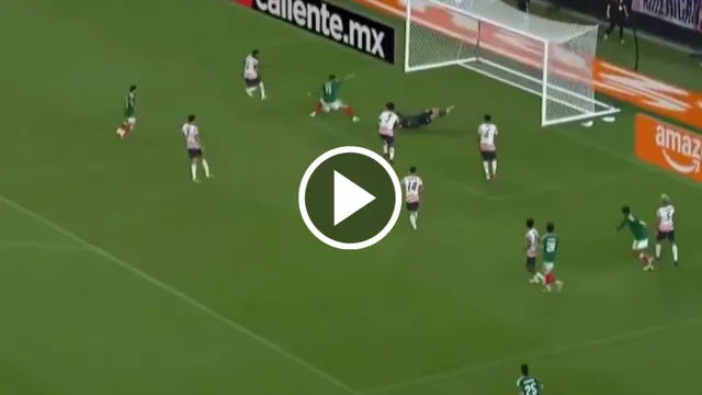 Santiago Giménez falló el gol más fácil de su vida y la afición pide su salida de la Selección
