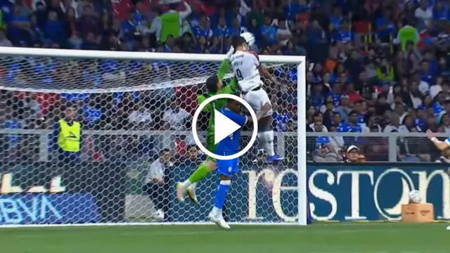 El ridículo error de Andrés Gudiño para regalarle el gol a Luis Puente en el Cruz Azul vs. Atlante