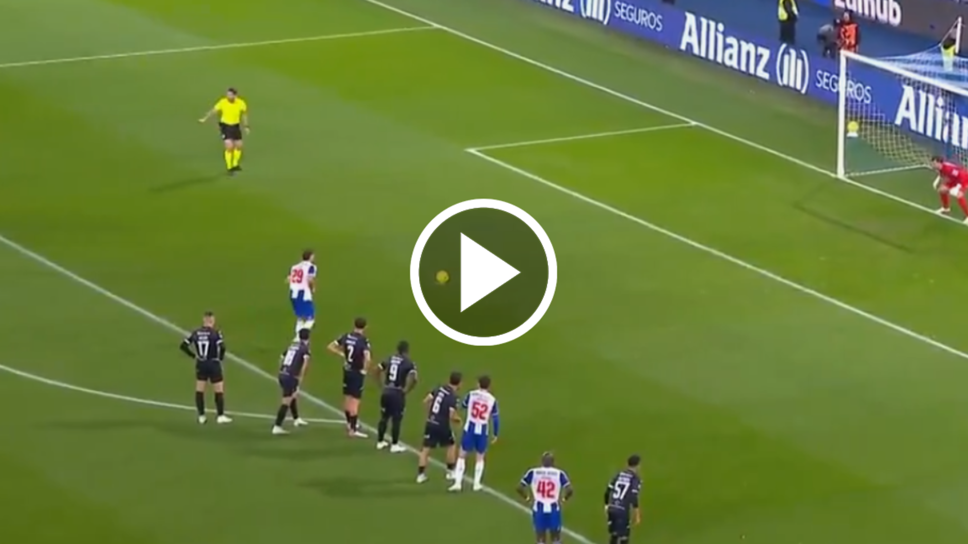 Partidazo de Santiago Giménez: Segundo tanto con el FC Porto y un casi gol que terminó en el palo