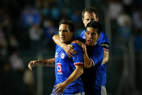 El uruguayo destacó a varios de sus ex compañeros en Cruz Azul.