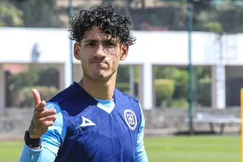 Uriel Antuna aspira a ser el sexto campeón de goleo en la historia de Cruz Azul
