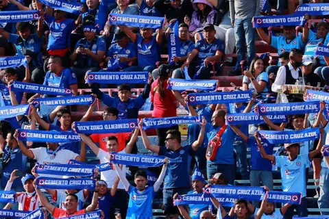 Los fanáticos se expresaron apenas se pitó el final del juego.