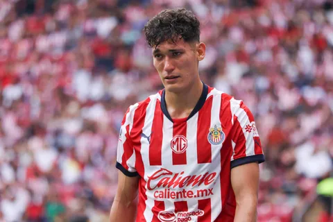 Jesús Orozco podría quedarse en Chivas.