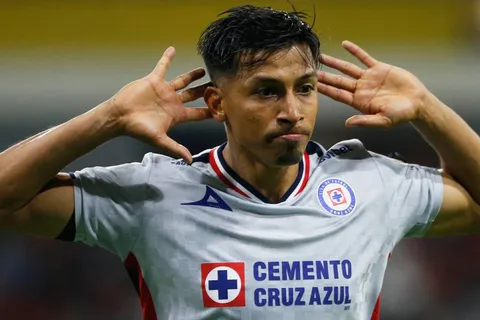 El inesperado premio que recibió Ángel Sepúlveda tras el hat-trick