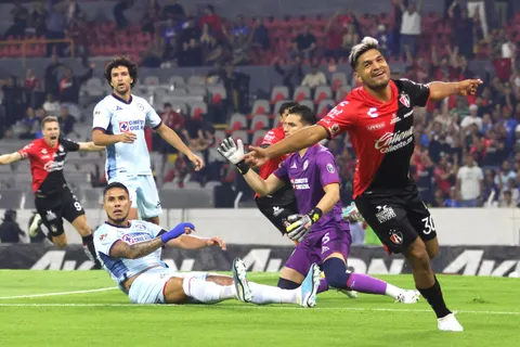 El Mudo Aguirre le marca gol a Cruz Azul… ¡Irónica e insólita anotación!