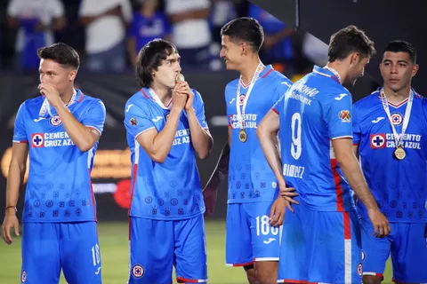 Shaggy Martínez quedó campeón con Cruz Azul de la novena Liga MX.