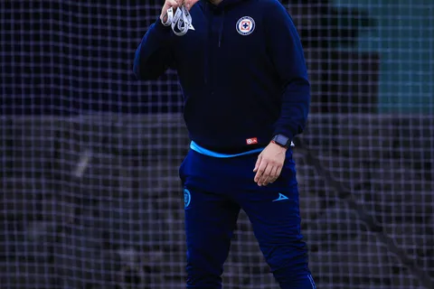 Nicolás Larcamón se estrenará en el banquillo de Cruz Azul en el amistoso frente a Mineros.
