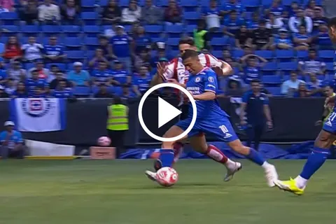 Andrés Montaño regresó al gol en Cruz Azul después de 302 días