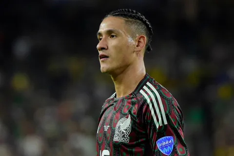 El representante de Uriel Antuna busca una venta a Europa