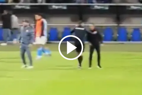 ¡Como nunca se le vio! Un Vicente Sánchez a lo Tuca Ferretti reclamó en el Cruz Azul vs. América