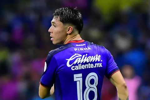 Europa lo verá: La razón por la que Cruz Azul aún no se asegura quedarse con Rodrigo Huescas