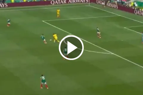 Erik Lira provocó el primer gol de México en el Mundial
