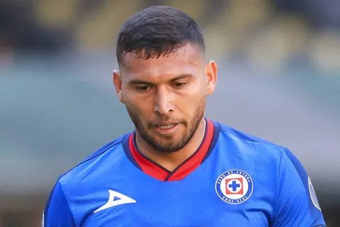 Las 2 razones por las que Cruz Azul le rescindirá a Juan Escobar