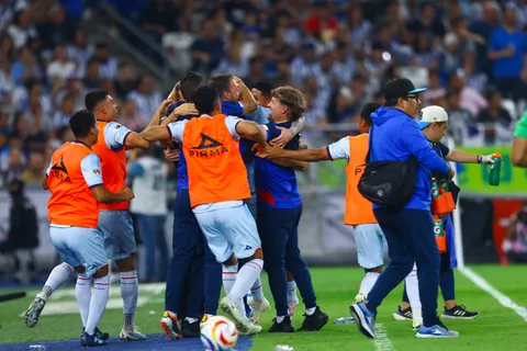 Cruz Azul 1-0 Rayados: goles, polémicas y resumen de la ida de la semifinal del Clausura 2024