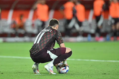 Inesperado: el club donde jugaría Santiago Giménez tras su decepcionante Copa América