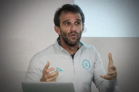 Iván Alonso expuso el modelo de trabajo que lleva adelante Cruz Azul en los mercados de fichajes.