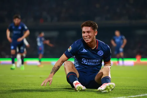 Cruz Azul puede sufrir otro "caso Lichnovsky" con Rodrigo Huescas en el Apertura 2024